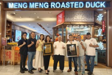 Meng Meng Duck Earns ASEAN Records Recognition for Selling 60,289 Dang Gui Herbal Charcoal-Roasted Ducks in One Year