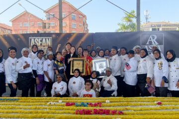 Malaysia Women Chef Association Recognised by ASEAN Records for 640.87-Metre Pulut Semangat Heritage Trail