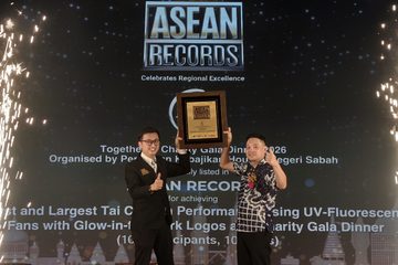 HOU GU through the Together in Charity Gala Dinner 2026 organised by Persatuan Kebajikan Hou Gu Negeri Sabah has been officially recognised by ASEAN Records for a Tai Chi fan performance featuring 108 participants using 108 UV-fluorescent fans with glow-in-the-dark logos.